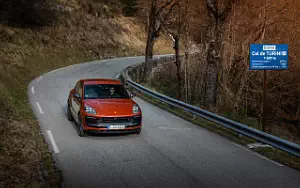   Porsche Macan T (Papaya Metallic) - 2022