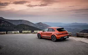   Porsche Macan T (Papaya Metallic) - 2022