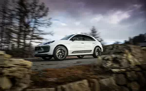   Porsche Macan T (Pure White) - 2022