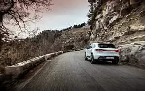   Porsche Macan T (Pure White) - 2022