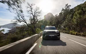   Porsche Macan 4 (Aventurine Green Metallic) - 2024