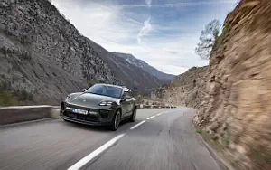   Porsche Macan 4 (Aventurine Green Metallic) - 2024