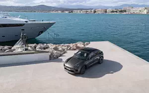   Porsche Macan 4 (Aventurine Green Metallic) - 2024