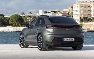   Porsche Macan 4 (Aventurine Green Metallic) - 2024