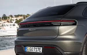   Porsche Macan 4 (Aventurine Green Metallic) - 2024