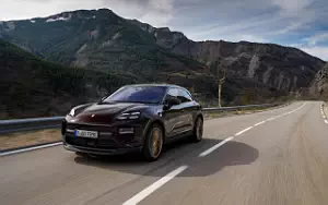   Porsche Macan 4 (Copper Ruby Metallic) - 2024