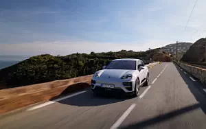   Porsche Macan Turbo (Ice Grey Metallic) - 2024