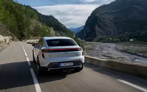   Porsche Macan Turbo (Ice Grey Metallic) - 2024