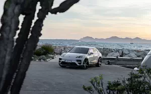   Porsche Macan Turbo (Ice Grey Metallic) - 2024