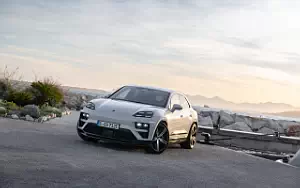   Porsche Macan Turbo (Ice Grey Metallic) - 2024