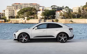   Porsche Macan Turbo (Ice Grey Metallic) - 2024