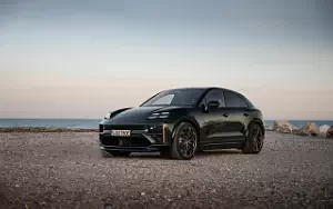   Porsche Macan Turbo (Porsche Racing Green Metallic) - 2024