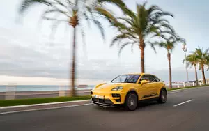   Porsche Macan Turbo (Speed Yellow) - 2024