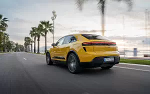   Porsche Macan Turbo (Speed Yellow) - 2024