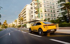   Porsche Macan Turbo (Speed Yellow) - 2024