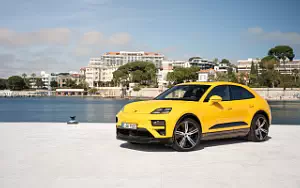   Porsche Macan Turbo (Speed Yellow) - 2024