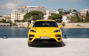   Porsche Macan Turbo (Speed Yellow) - 2024