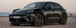 Porsche Macan Turbo (Porsche Racing Green Metallic) - 2024