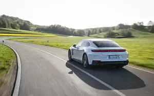   Porsche Panamera 4 E-Hybrid (Carrara White Metallic) - 2024