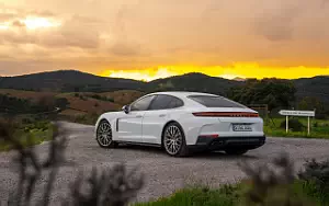   Porsche Panamera 4 E-Hybrid (Carrara White Metallic) - 2024