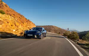   Porsche Panamera 4 (Gentian Blue Metallic) - 2024