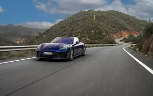   Porsche Panamera 4 (Gentian Blue Metallic) - 2024