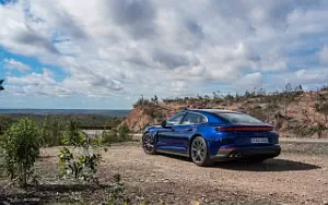   Porsche Panamera 4 (Gentian Blue Metallic) - 2024