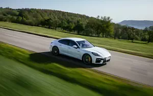   Porsche Panamera 4S E-Hybrid (Carrara White Metallic) - 2024