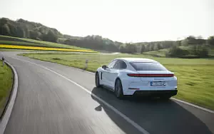   Porsche Panamera 4S E-Hybrid (Carrara White Metallic) - 2024