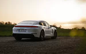   Porsche Panamera 4S E-Hybrid (Carrara White Metallic) - 2024