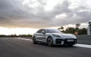   Porsche Panamera Turbo E-Hybrid (Dolomite Silver Metallic) - 2024