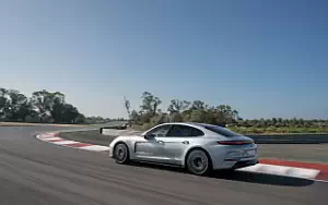   Porsche Panamera Turbo E-Hybrid (Dolomite Silver Metallic) - 2024