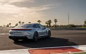   Porsche Panamera Turbo E-Hybrid (Dolomite Silver Metallic) - 2024