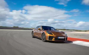   Porsche Panamera Turbo E-Hybrid (Madeira Gold Metallic) - 2024