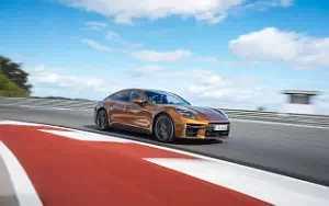   Porsche Panamera Turbo E-Hybrid (Madeira Gold Metallic) - 2024