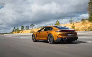   Porsche Panamera Turbo E-Hybrid (Madeira Gold Metallic) - 2024