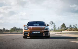   Porsche Panamera Turbo E-Hybrid (Madeira Gold Metallic) - 2024