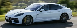 Porsche Panamera 4S E-Hybrid (Carrara White Metallic) - 2024