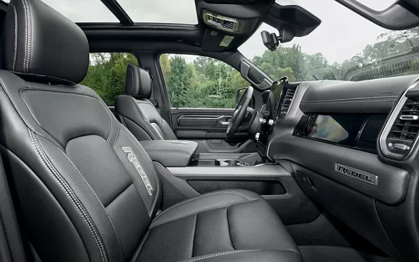   Ram 1500 Rebel (Billet Silver Metallic/Diamond Black) - 2024