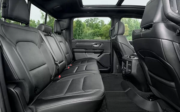   Ram 1500 Rebel (Billet Silver Metallic/Diamond Black) - 2024