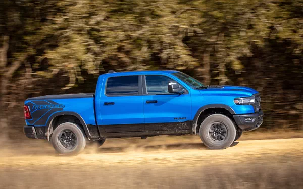   Ram 1500 Rebel (Hydro Blue/Diamond Black) - 2024