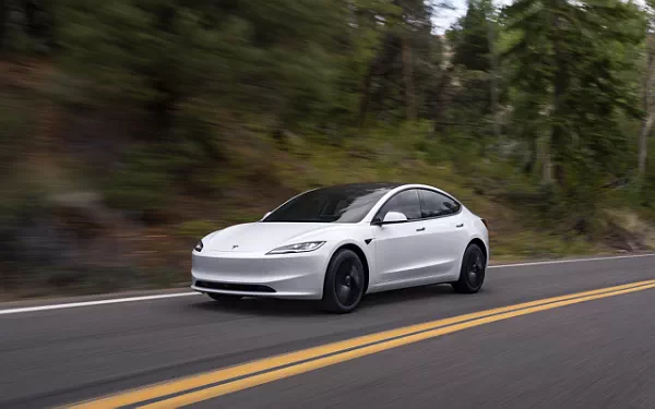   Tesla Model 3 Standard - 2025