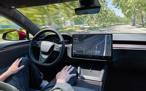   Tesla Model S Plaid - 2025