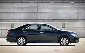   Toyota Camry - 2011