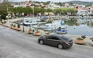   Toyota Camry Hybrid - 2019