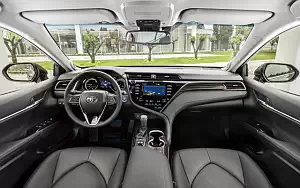   Toyota Camry Hybrid - 2019