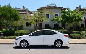   Toyota Corolla - 2013