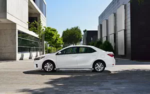   Toyota Corolla - 2013