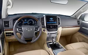   Toyota Land Cruiser 200 - 2015