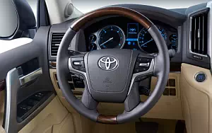   Toyota Land Cruiser 200 - 2015